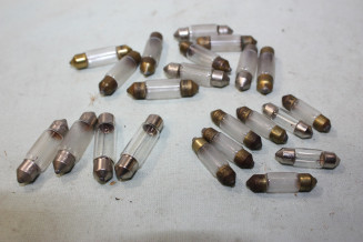 22 LAMPES NAVETTES 6V 4/5W DIVERSES...AUTOS MOTOS ANCIENNES