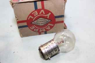 BOITE DE 10 LAMPES STOP 24V 6B BA15D YVEL 44...CAMIONS TRACTEURS ANCIENS