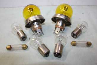 COFFRET DE LAMPES DE SECOURS 12V 45/40W P45T...AUTOS DIVERSES