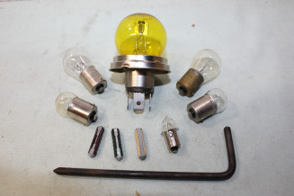COFFRET DE LAMPES DE SECOURS 12V 45/40W CE...AUTOS DIVERSES