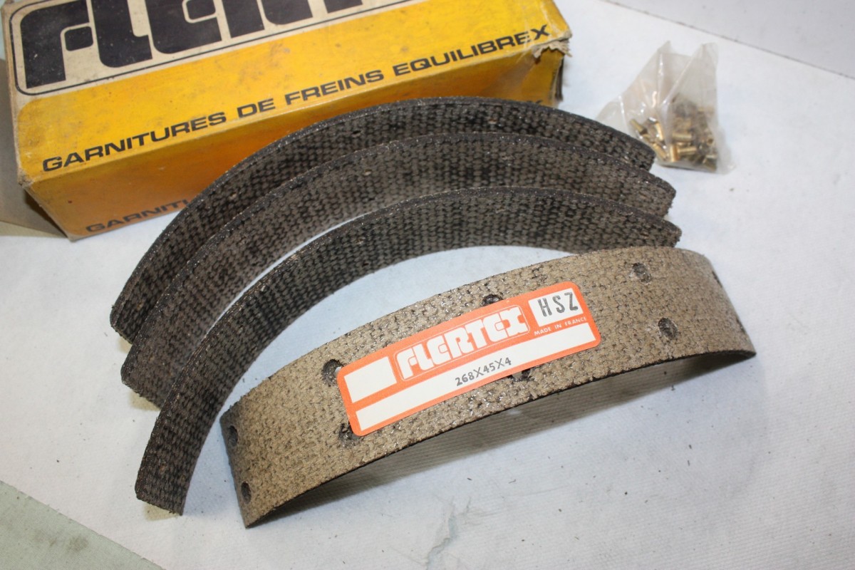 JEU DE GARNITURES DE FREIN ARRIERE FLERTEX 520542...VW 1500A 1600A/...