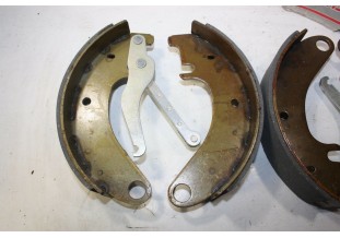 JEU DE MACHOIRES DE FREIN AV FERODO FSB050...POUR AMI 6/8 DYANE 6 MEHARI 3CV AK