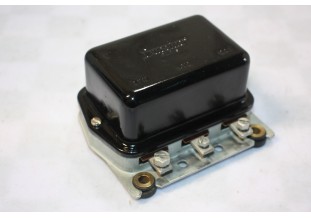 REGULATEUR DUCELLIER 6V 1328 30A MASSE POSITIVE POUR DYNAMOS...FORD VEDETTE