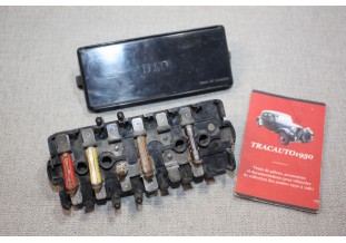 BOITE A FUSIBLES DAV 23 FICHES PLATES...PEUGEOT 204 304