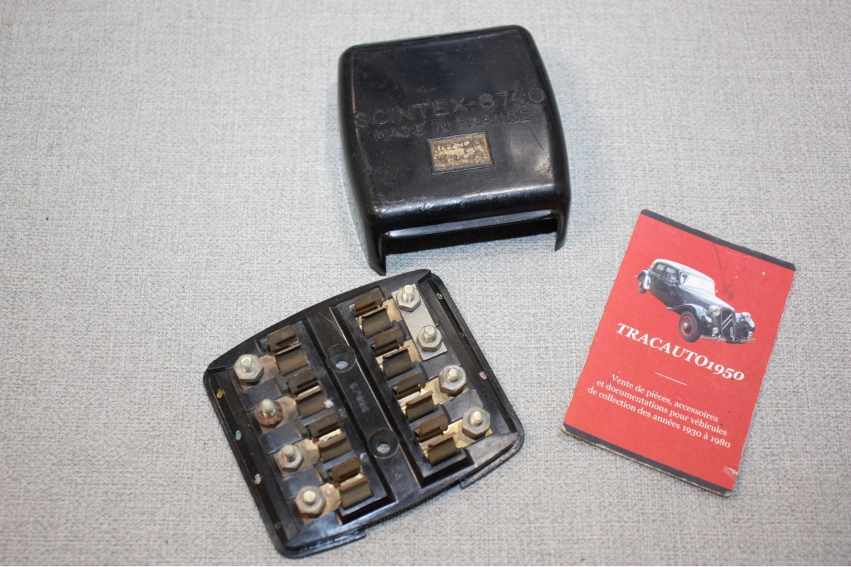 BOITE A FUSIBLES SCINTEX 6740  4 FUSIBLES...AUTOS ANCIENNES DIVERS