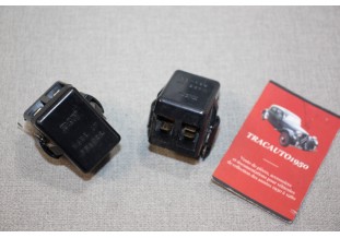 LOT DE 2 BOITES A FUSIBLES DAV 2 FUSIBLES...AUTOS ANCIENNES DIVERSES