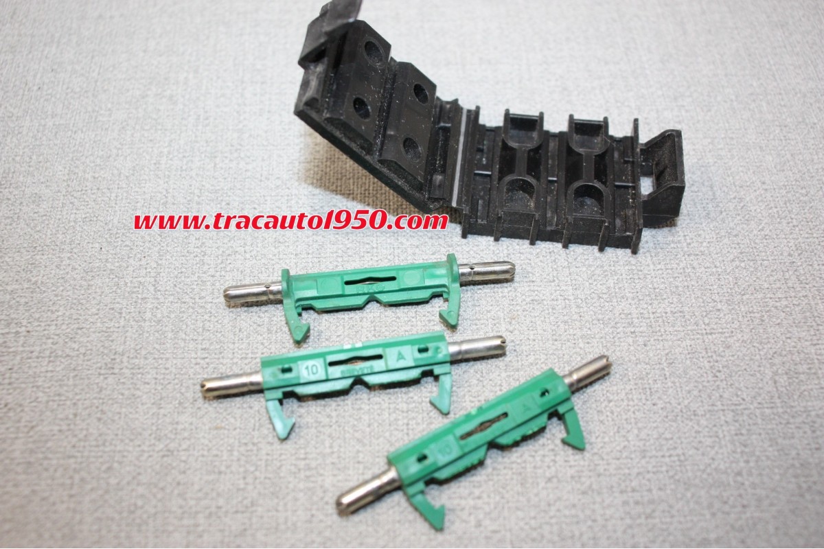 BOITE A FUSIBLES RGK 3 FUSIBLES 10 AMP...SIMCA TALBOT CHRYSLER