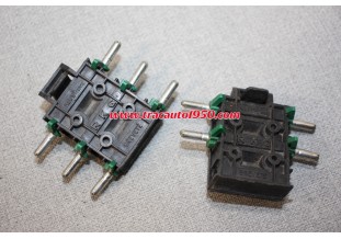 LOT DE 2 BOITES A FUSIBLES RGK 5 FUSIBLES 10 AMP...SIMCA TALBOT CHRYSLER