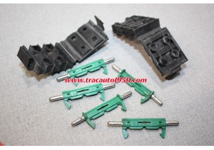 LOT DE 2 BOITES A FUSIBLES RGK 5 FUSIBLES 10 AMP...SIMCA TALBOT CHRYSLER