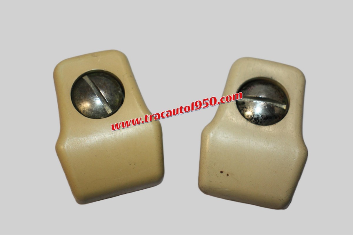 PAIRE DE BOUTONS OU POIGNEE DE FERMETURE DE VITRE COULISSANTE BEIGE...RENAULT R4