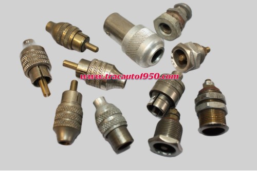 LOT DE 11 PRISES DIVERS POUR TABLEAU DE BORD...AUTOS ANCIENNES DIVERS