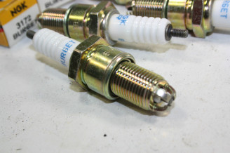 JEU DE 6 BOUGIES NGK 3172..AUDI 80 100 QUATTRO A6  VW GOLF1/2/3 COR...