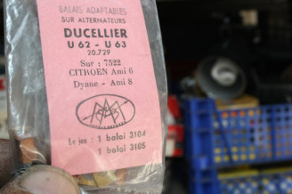 CHARBONS UX 62-63  POUR ALTERNATEURS DUCELLIER ...POUR CITROEN DYAN...