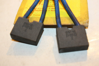 CHARBONS PX 42 POUR DYNAMO 12V PARIS RHONE...CAMIONS TRACTEURS SIMC...