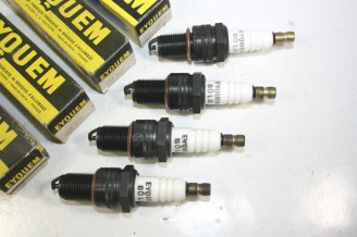 JEU DE 4 BOUGIES EYQUEM 80 LS...SIMCA 1000 RALLYE MATRA RENAULT R5 ...