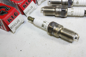 JEU DE 4 BOUGIES KLG 800 LJS...AUTOS CAMIONS DIVERS Voir descriptif...