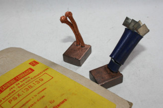 CHARBONS PSX 138-139 POUR DEMARREUR PARIS RHONE...POUR PEUGEOT RENA...