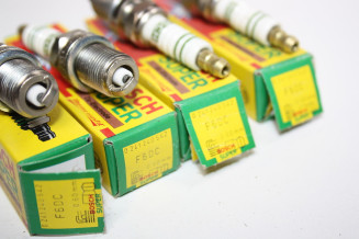 JEU DE 4 BOUGIES BOSCH SUPER F6DC..ALFA ROMEO 156 GT AUDI 80 QUATTR...