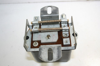 REGULATEUR DUCELLIER 8352 12V TEMOIN DE CHARGE...CITROEN DYANE 6 19...